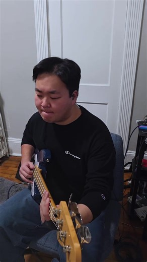 Remembering that I have a tiktok #bass #slapbass #bassist #leonthomas #mutt