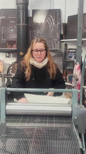 🎥 🎥 ASK THE PRINTMAKER How to Set the Perfect #Pressure on Your #EtchingPress Getting the pressure right on your etching press makes all the difference — too light and you lose detail, too heavy and you risk wearing your plate out quickly. In this reel, I’m walking you through how to set your pressure for all intaglio processes — including photogravure, mezzotint, etching, drypoint, collagraphs, and monoprint — using our Gunning Etching Press. I’ll show you: ⚙️ How to find your starting point 