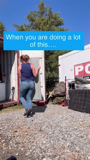 Let’s be real… midlife muscles don’t build themselves 🤣 Between hormones shifting, energy dipping, and life lifing, our bodies need a little extra love if we want to stay strong, toned, and keep our metabolism humming. But here’s the thing — I don’t always want a thick protein shake or a giant chicken breast just to hit my goals 😅 Sometimes I just want something light, refreshing, and easy that still gives my muscles the support they deserve. That’s where my sparkling protein swoops in ✨ 💪 He