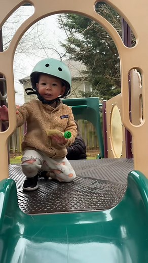 880K views · 77K reactions | If there’s one thing that made me feel brand new postpartum it was getting my hair done and having a moment to myself! Sent off bestie to do just that! Mama and baby were both so brave!! #bestie #PostpartumRecovery #momsover30 #postpartumjourney #3kids #friendshipgoals #ittakesavillage #newbornlife #newbornbaby #PostpartumCare #Friendship #Bestfriend #Viral #Relatable #fyp #ditlofamom | UstheRemingtons | Facebook