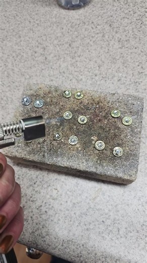 Today I made about 5,000 pairs of bullet earrings and I'm pretty sure I don't have fingerprints anymore on my left hand. I feel accomplished though 😌 #2A #earrings #countrygirlfashion #customjewelry #crappyviewfarmandstuff