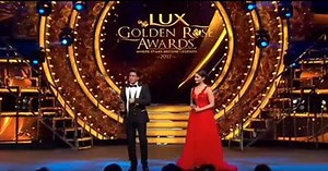3.4M views · 55K reactions | Enjoy Shah Rukh Khan and Aliaa Bhat Funny Moments in Lux Golden Rose Awards 2017 | SRK International | Facebook