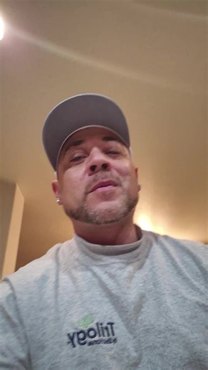 Bust it baby!! Yes im a #entertainer but thats what we do. Please dont get it twisted that we live a certain life or play the game. We rock out and tell stories while looking good doing it🎶🤣. We do it for the music, if you cant vibe with that..🤷‍♂️ Vibe to this track. #djmicdee702 #dj #fyp #music