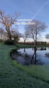A sweet little treehouse hidden away in the Suffolk countryside, complete with a private lake a wildflower meadow. Bring your hiking boots, a good book and maybe even a four‐legged friend. Leave the to‐do list at home. 📍The Shellter, Suffolk. Book your stay: canopyandstars.co.uk/theshellter | Canopy and Stars
