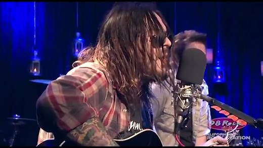 🔥Seether is a rock band from South Africa that is known for their heavy sound and emotional lyrics. The song