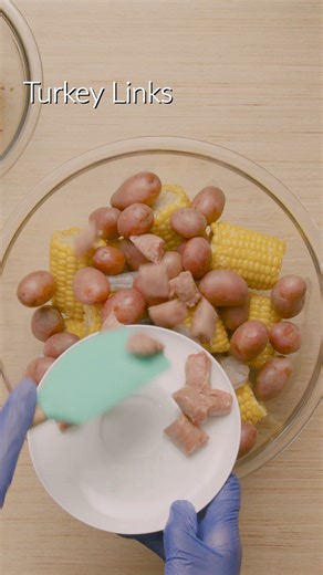 While low country boils are typically cooked in a large pot, this healthier variation is prepared in individual foil packets that can be cooked on the grill or in the oven – perfect for your next summer cookout! Full recipe at the link in our comments. | Henry Ford Health