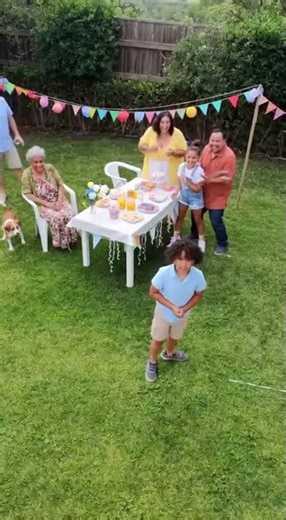 You Won’t Believe What This Balloon Did! 😱💥 Confetti Everywhere #scare #surprise #funny #balloon