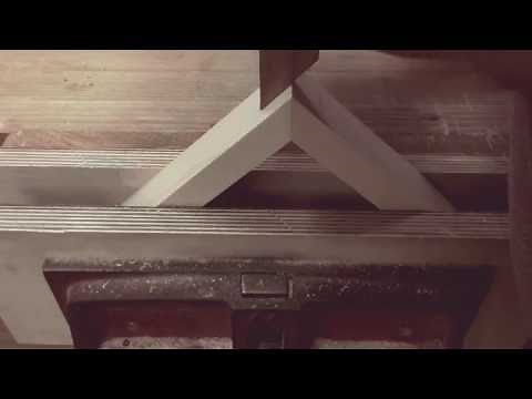 Making a dovetail spline on a mitre join - woodworking