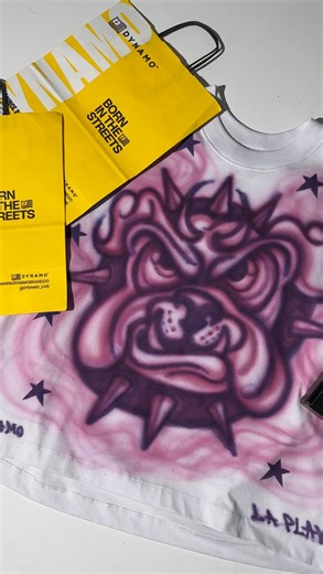 D Y N A M O on Instagram: "DYNAMO LAB SEASSON 2 X @la___play Esta boxy fit nació en el LAB pa’ gente que se para firme, pa’ lxs que no siguen moodboards, siguen instinto 🖤 Y sí… la estamos rifando GRATIS, porque el flow real no se vende, se reconoce 😤 Este espacio es pa’ lxs que se atreven. Suéltanos el momento donde esta boxy sí o sí tendría que estar puesta. 💫 Vamos a escoger a quien lo diga sin pose, sin adornos, sin exagerar, solo calle, verdad y personalidad.🔥 La camiseta ya está lista.