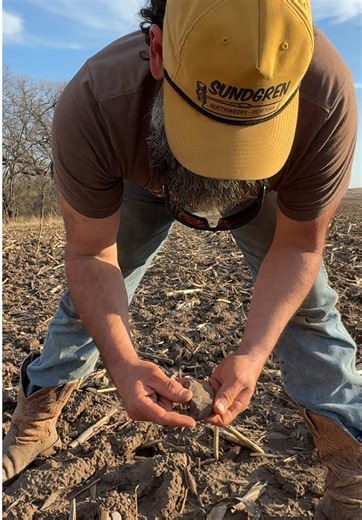 Cowboy found another piece in this field. This time an old scraper! #nativeamerican #arrowhead #artifact #indian #coolfind