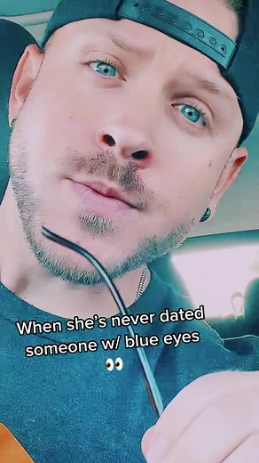 Mastering the Art of Winking Smoothly: Tips and Tricks