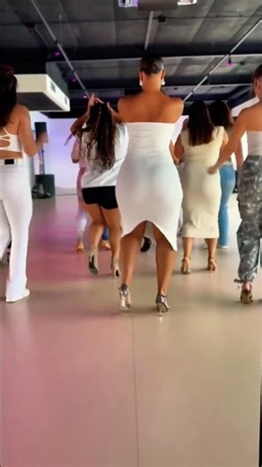 Fusions style lady 2025 Kizomba #kizomba#dance #amazingshorts #shorts #pourtoi#couple