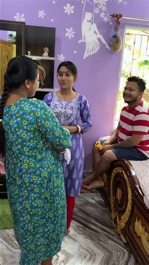 সোনা মা সবার সঙ্গে গল্প করতে এসেছে