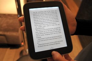 Hands-On: $139 Nook Simple Touch With GlowLight (Video)