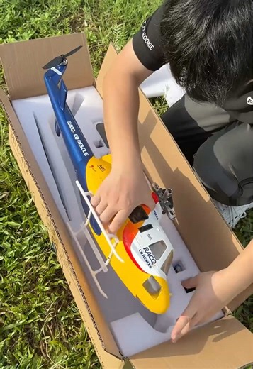 Flywing HUGE BELL-412 4 Blade GPS Scale RC Helicopter Review