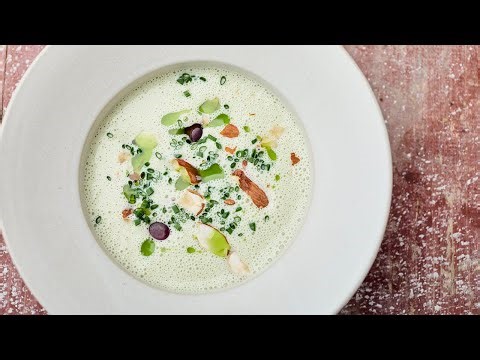 Southern Spanish classic: Ajo Blanco recipe – cold soup with almonds and grapes – creamy & light