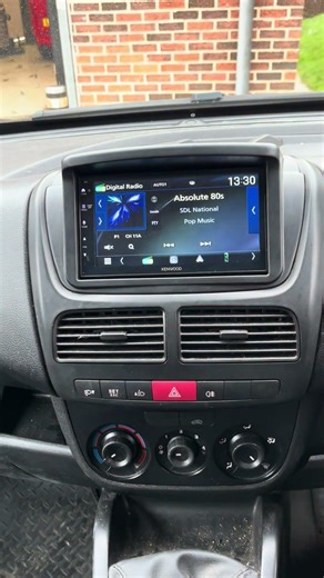 Vauxhall Combo Van Gets CarPlay + Camera KENWOOD DMX5023DABS #vauxhall #carplay #vanlife