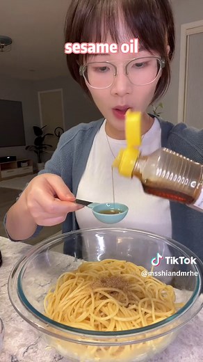 Oh~~ How about making Panda Express stir fry noodles with spaghetti? 🐼 #stirfrynoodles #noodlerecipe #chowmein #spaghetti #chinesefood #easyrecipes #homecooking #veganrecipes