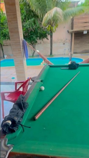 Clarinha playing in the pool with her cousins