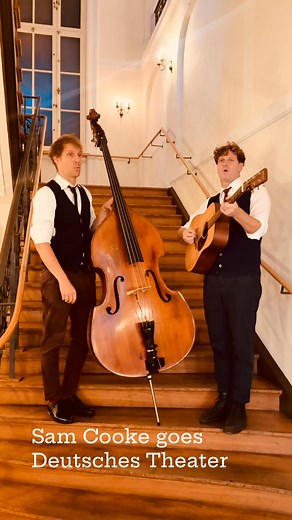 Der Sound der 60er - 05.12. Deutsches Theater/Silbersaal. Tom & Flo - live. BEATLES, SIMON & GARFUNKEL UND VIELE MEHR Tom & Flo lassen den Sound der 60er Jahre im Silbersaal zu neuem Leben erwachen. Mit Gitarre, Kontrabass, zwei klasse Stimmen und der rechten Portion Charme gelingt es ihnen, ihr Publikum zu begeistern. Die beiden Musiker liefern keine Oldie-Show ab. Sie konzentrieren sich auf das Wesentliche. Und gerade deshalb klangen die Beatles, Simon & Garfunkel und die Everly Brothers selte