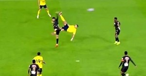 Cristiano Ronaldo faz golaço de bicicleta em goleada do All-Nassr no Saudita; assista