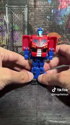 McDonalds Transformers Animated Optimus Prime Transformation! #transformers #actionfigures #optimusprime #toycollector #toycollection