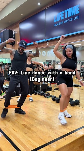 Would you try this?! 💃🏽🕺🏾🥳 4 diagonal right then left front steps, 4 diagonal right then left back steps, 4 lateral steps to the right then left 4 alternating steps back (salsa-ish) lol Full turn (8 counts) 4 alternating toe taps (starting left) Repeat for the entire song! Enjoy 🤩 #motivation #gymtok #bandworkout #linedance