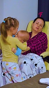 Young girl's tender demonstration of affection towards her mother. #FabiosaKindness #Fabiosa #kindness #parenting #children #care | Fabiosa Australia