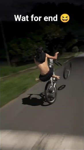 ye lo bhai tum bhi dekh lo yese #funny harkat😂