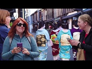 Geishas Walk in Hanamikoji & Minamiza, Gion Kyoto | 初来日、夢だった京都祇園、花見小路！人生で初めて見る舞妓さんに大感動する外国人観光客、海外の反応