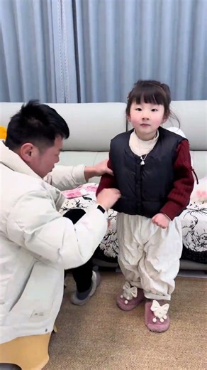 Dad counting secret money, hurry give to mom #Cunning daily life #Cute kid
