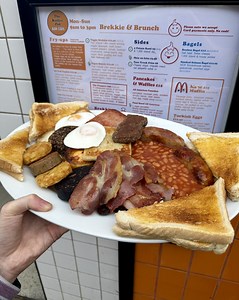 187K views · 997 reactions | For £28 down at Northern Quarter’s The Koffee Pot you can get yourself a HUGE breakfast called The Flopper, guaranteed to cure any hunger and hangover.  THE PLATE: Rashers of bacon, two sausages, one haggis, white pudding and black pudding; one Lorne sausage, a big slice of spam; eggs, beans, tomato, mushrooms, fried bread, one tattie scone, two hash brown and four rounds of toast. Think you could finish it by yourself? We couldn’t. | The Manc | Facebook