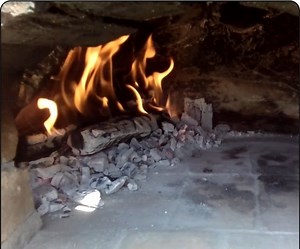 How to Fire Up a Pizza Oven