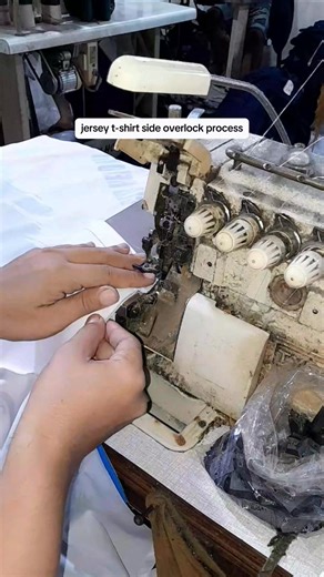 "overlocking the sides of a jersey t-shirt" #reels #sewing #overlock #serging #costura | Rus Tandi