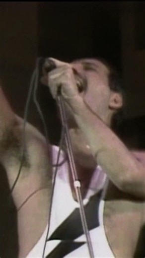 Queen's iconic performance in Rio in 1985 👑⚡️ #queen