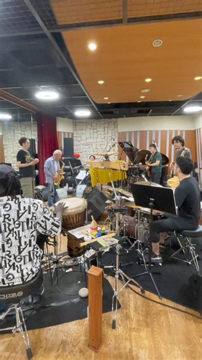 ”RENDEZVOUS”ツアーの楽しいリハーサルでした。 8月28日(水) ブルーノート東京 8月29日(木) ブルーノート東京 8月31日（土）静岡市民会館 中ホール 9月 1日（日）名古屋 Niterra日本特殊陶業市民会館ビレッジホール 9月 3日（火）ビルボードライブ大阪 9月 4日（水）ビルボードライブ大阪 ぜひ見にきてください。 #渡辺貞夫 #小野塚晃 #養父貴 #三嶋大輝 #竹村一哲 #ンジャセニャン Aug 28 (Wed) Blue Note Tokyo SOLD OUT Aug 29 (Thu) Blue Note Tokyo SOLD OUT Aug 31 (Sat) Shizuoka Civic Hall Medium Hall Sept 1 (Sun) Nagoya Niterra Nippon Tokushu Togyo Civic Hall Village Hall Sept 3 (Tue) Billboard Live Osaka SOLD OUT Sept 4 (Wed) Billboard Live Osaka SOLD OUT #SadaoWata