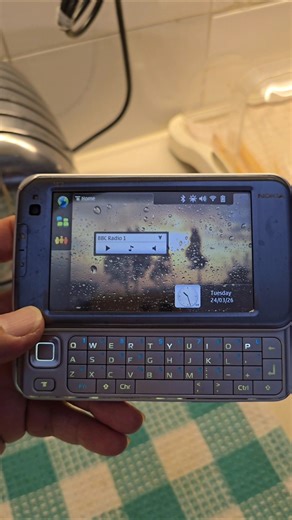 Transformers @Nokia N810 phone robot - ‪@NokiaNostalgia‬