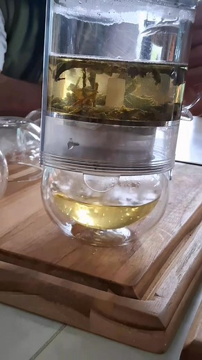 El Eco Tour del Té Chirrepeco es una experiencia única que combina naturaleza, cultura y aventura en Cobán. ¡Un destino imperdible para amantes de la naturaleza y la tradición!🌱🪨💚🌲 ¡Gracias por elegir el Eco Tour del Té Chirrepeco, futuros líderes del turismo de la Universidad del Valle! Su visita es un orgullo para nosotros y esperamos que hayan disfrutado de la experiencia tanto como nosotros al compartirla con ustedes. ¡Éxitos en su carrera y esperamos verlos de nuevo pronto! #ecotours #c