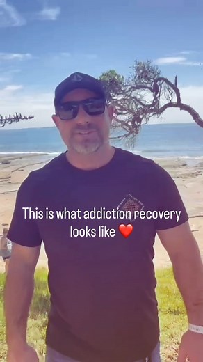 At Keystone Lodge, wellness isn’t just a program — it’s part of our everyday rhythm. Daily walks to the local beach are a simple but powerful way our team helps clients reconnect, reset and breathe again. 🌊✨#addictionrecoverynz #rehabnz #journeytosober #privateaodtreatment #DrugAndAlcoholRehab #aodsupport #LongTermRecovery If you or someone you love needs support, we’re here. 24/7 confidential enquiries | www.keystonelodge.co.nz | Keystone Lodge • Alcohol Treatment Centre