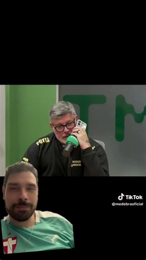 Alô, Bolsonaro? Sou eu, Frota. Isso pode complicar muito o presidiário que um dia foi presidente. Em um programa ao vivo ex deputado federal Alexandre Frota ligou para um desconhecido que todos acreditam ser Bolsonaro que está preso. A polícia federal é Alexandre de Moraes já devem estar doidos lá no STF #fy #bolsonaro #noticias #politica #fofoca