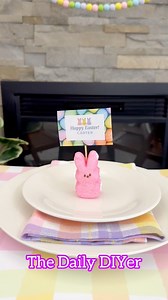 Simple DIY Easter place card holder - that’s yummy too! #dollartree #peeps #easter #easterbunny #diy #thedailydiyer | The Daily DIYer