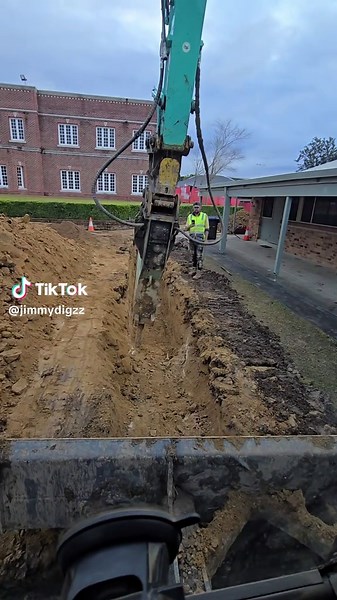 Excavator Hammering Techniques and Tips