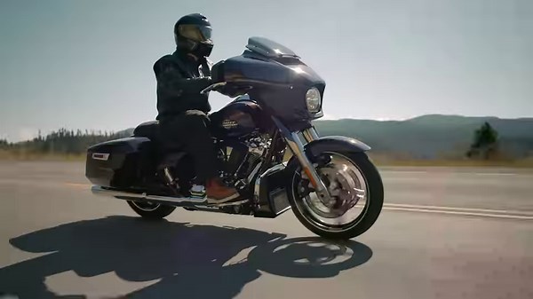Bat out of hell. The 2025 Street Glide has a powerful Milwaukee-Eight 117 V-twin engine that produces 130 ft-lb of torque, stays cool with liquid-cooled cylinder heads, and breathes easy with a high-flowing intake. New for 2025 is our Factory Custom paint. Mystic Shift, featured on this Street Glide, moves like liquid metal in motion as its hues transition with the changing angle of sunlight. See more of the 2025 Street Glide and explore additional Factory Custom options within this year's lineu