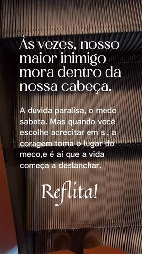 Méniten Leppaus - Psicoterapeuta/Neuropsicoterapeuta/Palestrante on Instagram: "Às vezes, o nosso maior inimigo não está fora. Ele mora dentro de nós. É quando damos lugar ao medo. Quando a autossabotagem fala mais alto. Quando não acreditamos em quem somos. Quando nos sentimos indignos do que Deus já nos confiou. E, sem perceber, deixamos que gatilhos emocionais conduzam nossas escolhas, nossas relações e até o nosso destino. Como neuropsicoterapeuta, eu vejo isso todos os dias: não é a falta d
