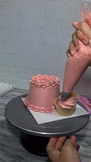 bento cake ideas/cute bento with two cupcakes decorating video #bentocake #bentobox #bento #cupcake