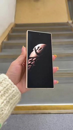 准新品 Samsung/三星 12期免息 W22 心系天下 准新品 Samsung/三星 12期免息 W22 心系天下 大折叠手机#三星W22 #三星折叠手机 - 抖音