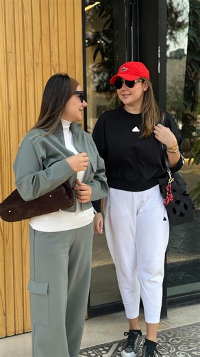 Sharare on Instagram‎: "⁨ وقتی شما فکر می کنید در ظاهر همه چی گل و بلبله 😃⁩"‎