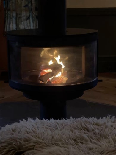 Ciara O Doherty | Fashion tips, Daily Style & Outfit inspo on Instagram: "A dreamy Sunday setup 🪵🍂🧺🐿️ . . The woodland cabins at @estellemanor were the perfect cosy gals getaway - I can’t wait to go back 🤞🏼 . . . . . . . . . . . . . Autumn outfit, autumn style, autumn outfit inspo, autumn outfit idea, minimal fashion, minimal style, old money style, old money outfit, autumn outfit ideas, outfit of the day, outfit ideas, outfit inspo, fall outfit, fall outfit idea, fall fashion Outfit inspo