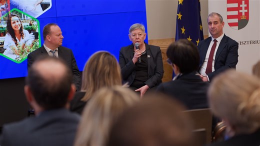 Aktívan a tudásért: folyamatosan bővülő képzések országszerte Az „Aktívan a tudásért” EFOP Plusz-3.1.4-25 kiemelt projekt a Társadalmi Esélyteremtési Főigazgatóság megvalósításában jön létre, és azt a célt szolgálja, hogy a felnőttek számára is elérhetővé váljanak azok a tanulási lehetőségek, amelyek valódi életesélyt jelentenek a munkavállaláshoz és az önálló élethez. 📍 A program eddig több száz fő bevonásával, 22 településen indított képzéseket, és folyamatosan zajlik a 2026 első negyedévében