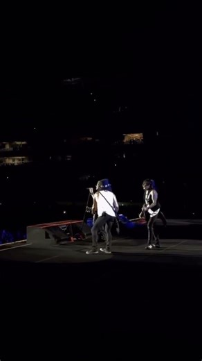 The moment in a Guns N’ Roses show that hits Axl Rose the hardest #gunsnroses